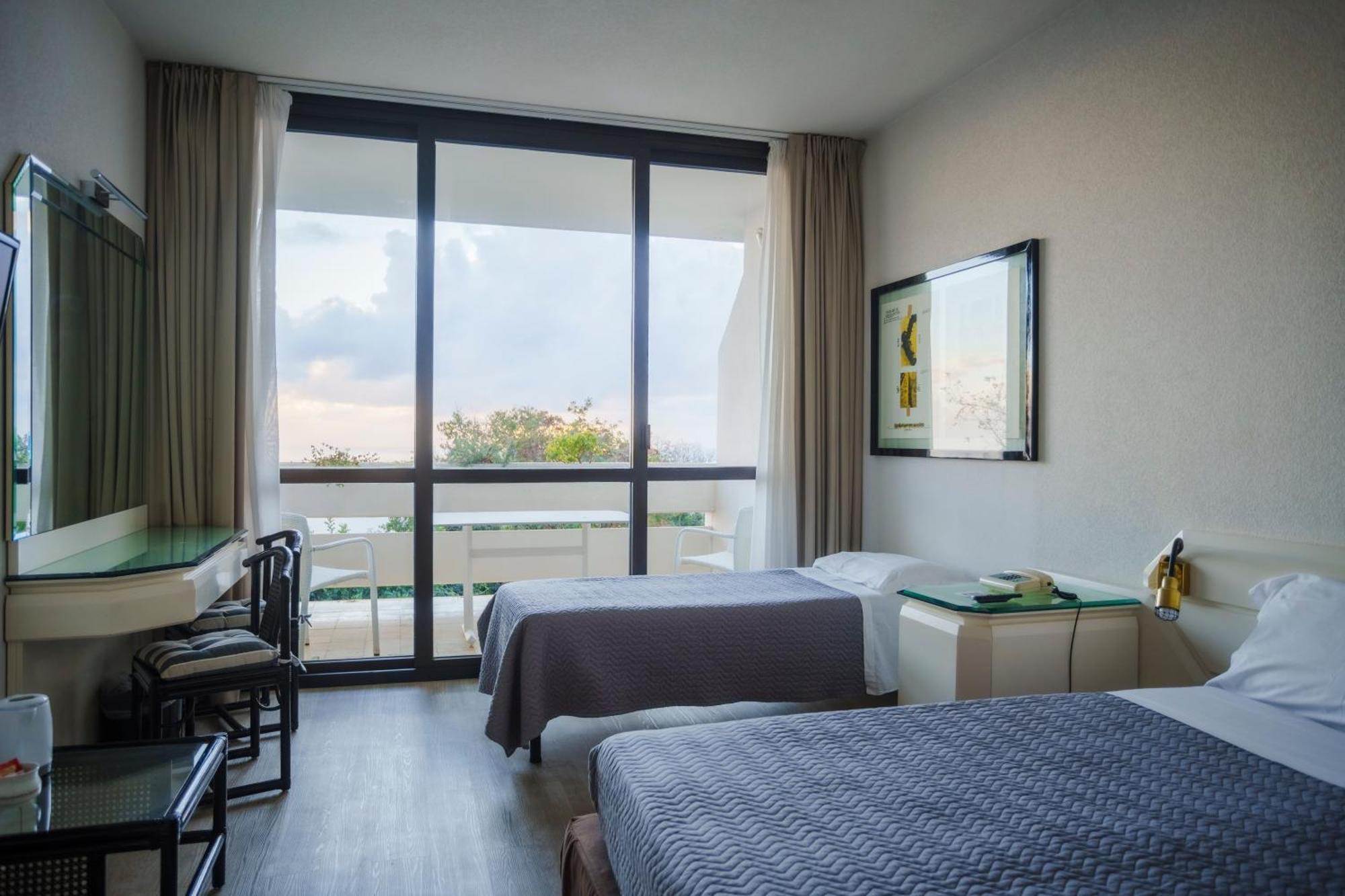 Economy Triple Room